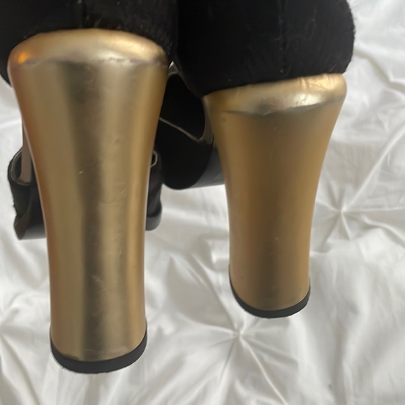 Fendi T strap suede black pumps - Picture 4 of 9